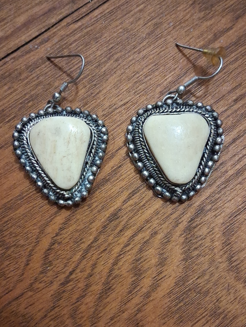 Vintage Southwestern Style Boho Dangle Earrings - Pewter Tone & Faux Bone